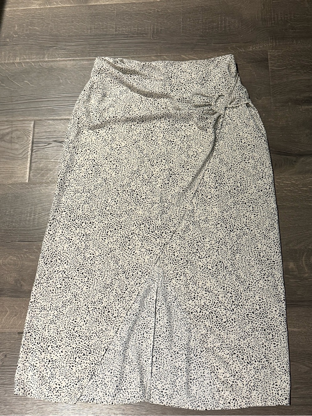 High-waisted White & Black Dotted Midi Skirt